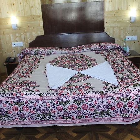 Fluorescence Hotel And Restaurant Gulmarg Exterior foto
