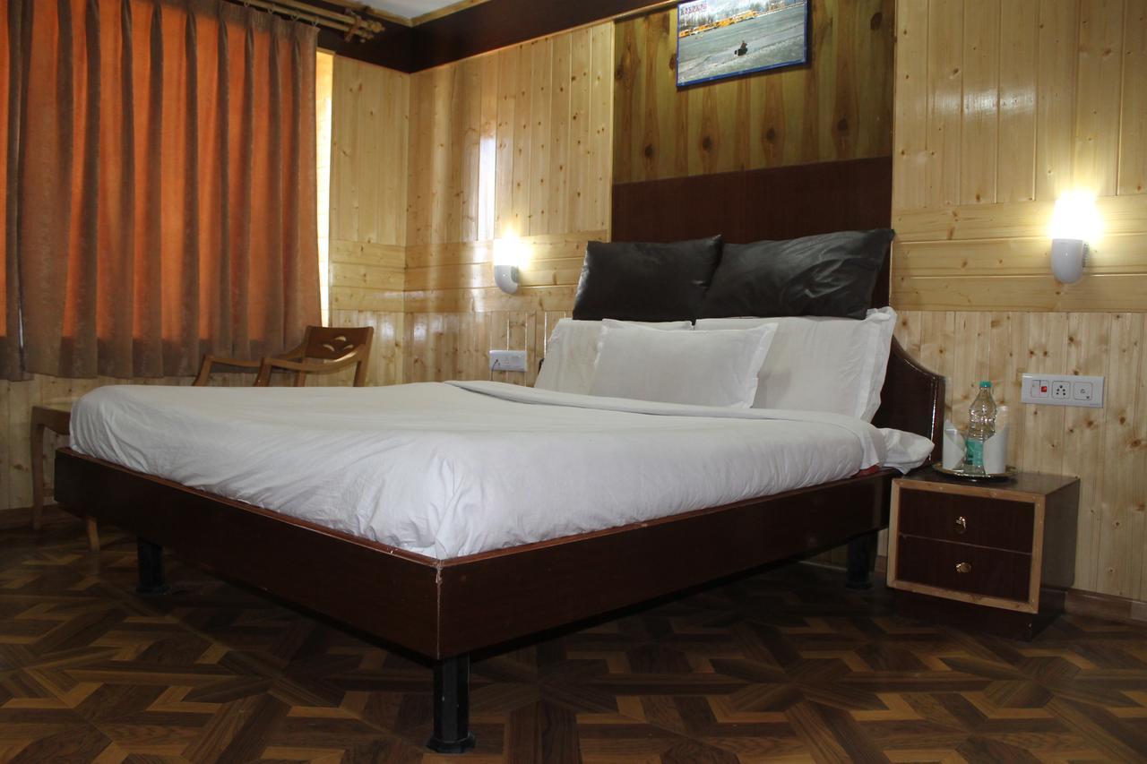 Fluorescence Hotel And Restaurant Gulmarg Exterior foto